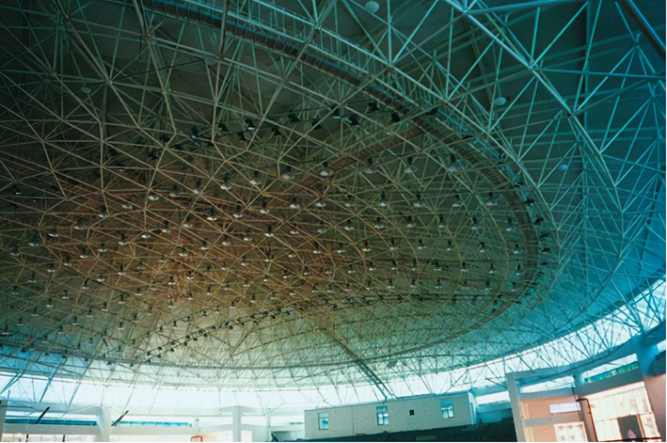 沈陽(yáng)鋼結(jié)構(gòu)工程中的網(wǎng)架結(jié)構(gòu)中支座與支托設(shè)計(jì)要點(diǎn)